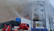 Arnavutköy'de 4 katlı fabrikada yangın!