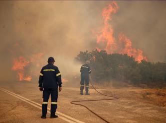 Türkiye sınırında kâbus sürüyor: Evler, araçlar küle döndü