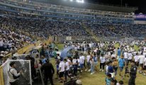 Stadyumda izdiham çıktı: En az 12 ölü