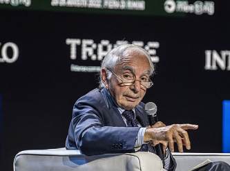 Eski İtalya Başbakanı Amato'dan Fransa'ya suçlama