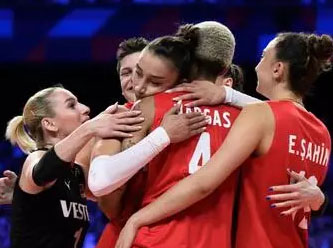 Olimpiyat vizesini alan A Milli Kadın Voleybol takımı Türkiye'ye döndü