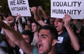 Dağlık Karabağ'da ilan edilen ateşkes sonrası Ermenistan'da protestolar