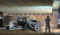 Katliam gibi kaza; Otomobil köprünün beton bloğuna çarptı 4 ölü