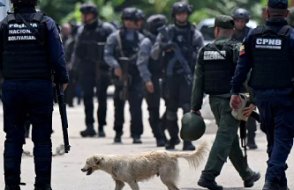11 bin asker ve polis, çetelerin yönettiği cezaevini bastı