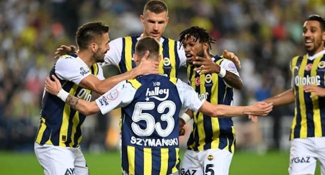 Fenerbahçe Kadıköy’de 4 attı liderliği aldı! Müthiş seri devam ediyor…