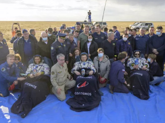 Uzayda mahsur kalan astronotlar 371 gün sonra Dünya'ya döndü