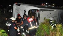Bir otobüs kazası daha: Manisa’da yolcu otobüsü üzüm bağına uçtu: 15 yaralı