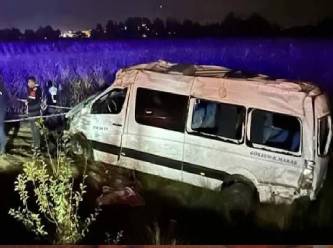 Yolcu minibüsü şarampole yuvarlandı: Ölü ve yaralılar var