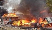 Kastamonu'da bir köy alev alev yanıyor; Onlarca ev kül oldu