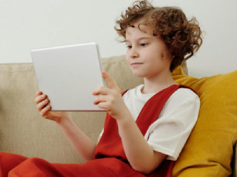 Teknoloji çağı, çocuklarda kilo alımını tetikliyor!