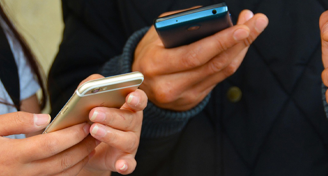 Yeni Zelanda'da hükümet, okullarda cep telefonu kullanımını yasaklamayı planlıyor