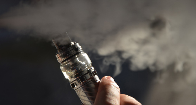 Elektronik sigara uyarısı: 'İleride çok daha genç nüfusta kanser görebiliriz'