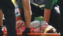 Premier Lig'de şok: Luton Town kaptanı Tom Lockyer maç sırasında yere yığıldı
