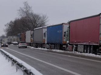Polonyalı çiftçiler, Ukrayna tırlarına kapıyı açtı