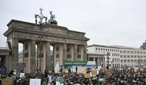 Almanya'da  grev başladı, protestolar arttı