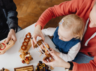 Çocuklarla oyun ebeveynlik kaygılarını da hafifletiyor