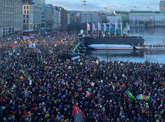 Almanya, oyları yükselen aşırı sağa karşı ayakta!