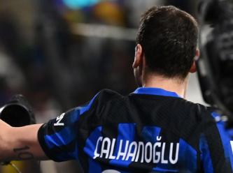 Inter Napoli'yi yendi, Hakan Çalhanoğlu kupayı kaldırdı