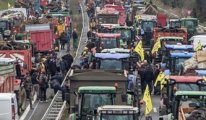 Fransa'da çiftçilerin eylemleri büyüyor: Traktör ve kamyonlar otoyolları kapattı