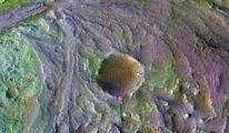 NASA Mars'ta 'antik' bir göl buldu