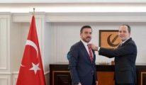 Rozetleri Fatih Erbakan taktı: AKP'li belediye başkanları Yeniden Refah'tan aday