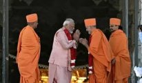 Ülkesinde cami yıkan Hindu Başbakan, Birleşik Arap Emirlikleri'nde tapınak açtı