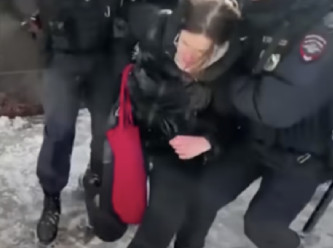 Navalny'yi anmak isteyen Ruslar gözaltına alındı