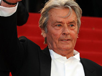 Ünlü sinema yıldızının evinden cephanelik çıktı