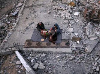 Gazzeliler: Zaten aylardır zorunlu oruç tutuyoruz