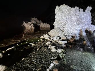 İki ayrı bölgede çığ düştü, ilçeyle ulaşım sağlanamıyor