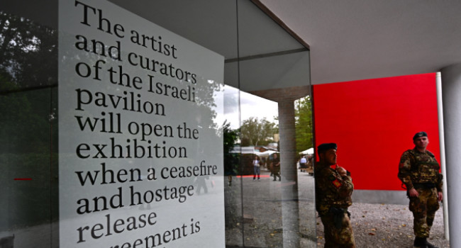 Ateşkes isteyen İsrailli sanatçı, Bienali'ndeki sergisini açmadı