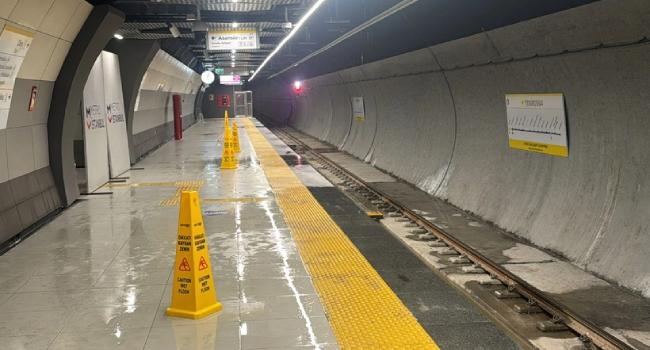 İstanbul'da sağanak yağış: Bahçelievler'de metro istasyonunu su bastı