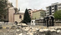 Fırtına minareleri yıktı