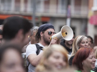 Binlerce Adalı, aşırı turizmi protesto etti
