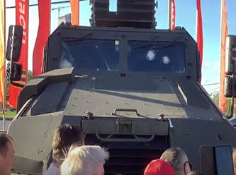 Rus ordusu Ukrayna’da ele geçirdiği Türkiye üretimi Kirpileri sergiledi