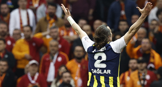 Kritik derbiyi Fenerbahçe 1-0 kazandı, şampiyonluk düğümü son haftaya kaldı