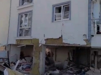 Ev sahibine kızan kiracı doğal gazı açıp evi patlattı!