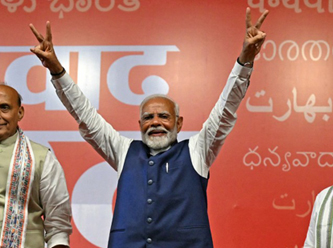 Hindistan'da 3'üncü kez Modi dönemi: Zayıflayarak kazandı