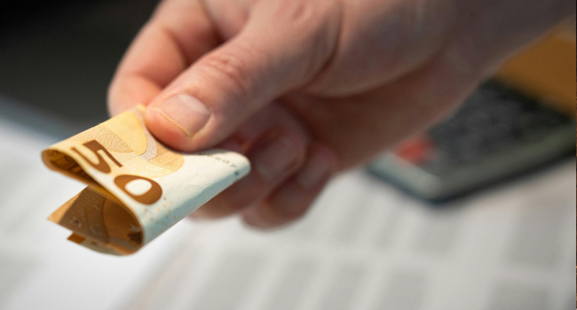 Euro tarihte ilk kez 50 lirayı aştı