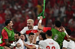 Zorlu maçı Türkiye 2-1 kazandı, ilk 16'ya yükseldi