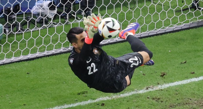 'En değerli kaleci' Costa, 3 penaltı kurtarışıyla Portekiz’i çeyrek finale taşıdı