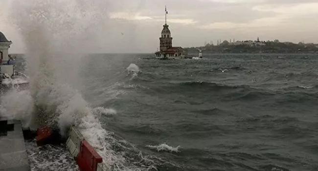 Meteoroloji ve AKOM uyarmıştı! İstanbul'u sağanak vurdu