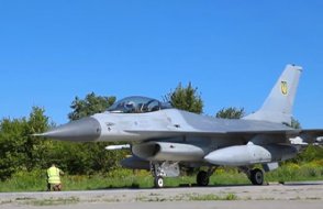 Hollanda F-16’ları Ukrayna’ya ulaştırdı