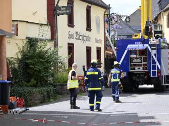 Almanya'da Mosel Nehri kenarında otel çöktü: İki ölü