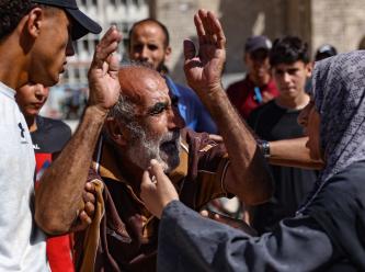 İsrail, Gazze'de okula saldırdı! 100 kişi hayatını kaybetti