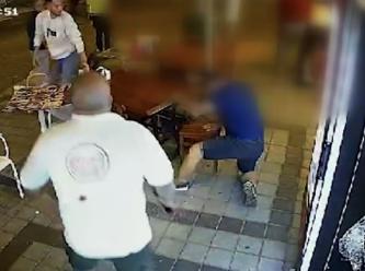 Tartıştığı kokoreççiyi polisin gözü önünde vurdu