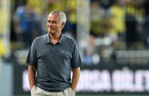 Mourinho stadı terk etti