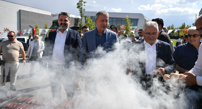 AKP'li isimden tuhaf sucuk savunması: Leblebi ikram edecek halimiz yok