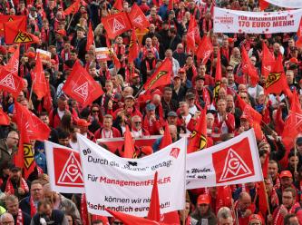 Volkswagen işçileri Almanya'da sokağa döküldü!