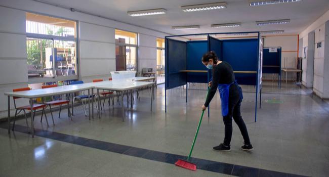 Okulda temizlik sorununa çözüm arayan müdüre ceza